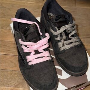 Nike Kids Black Sneakers with Pink and Gray Laces